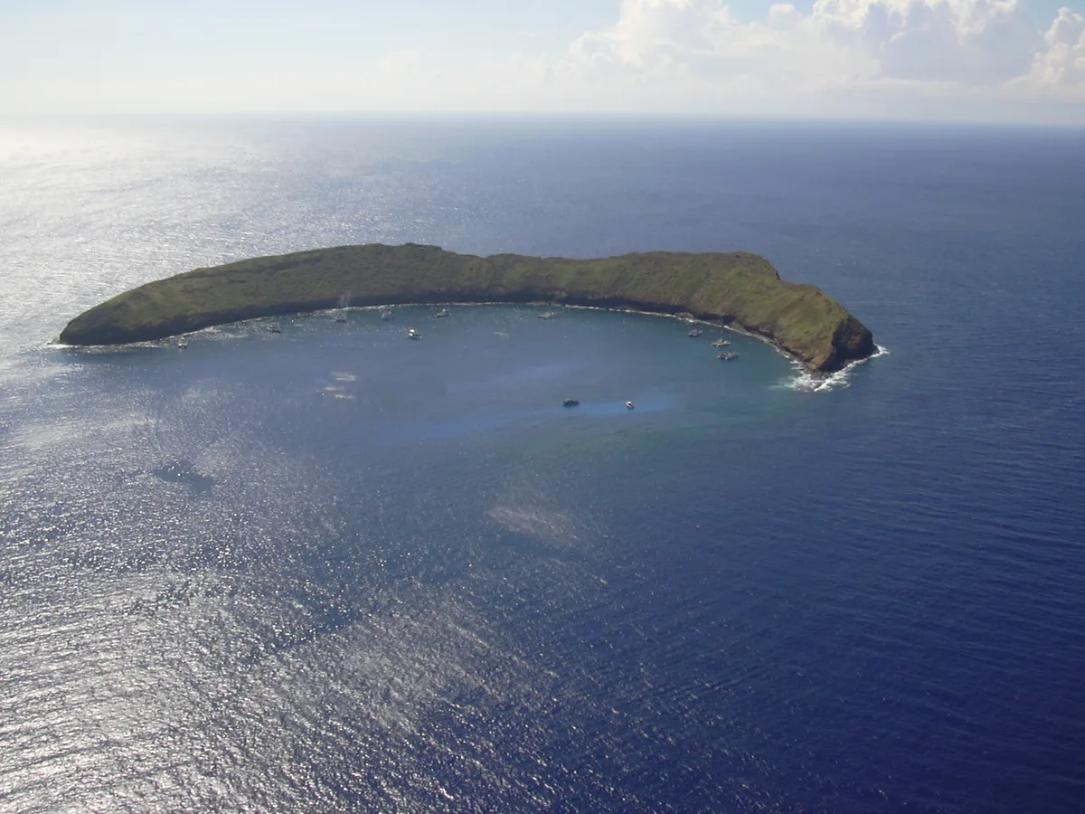 Diving in United States — Molokini Crater